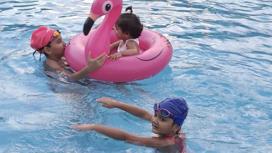 Happy Faces - Swimming Pool 